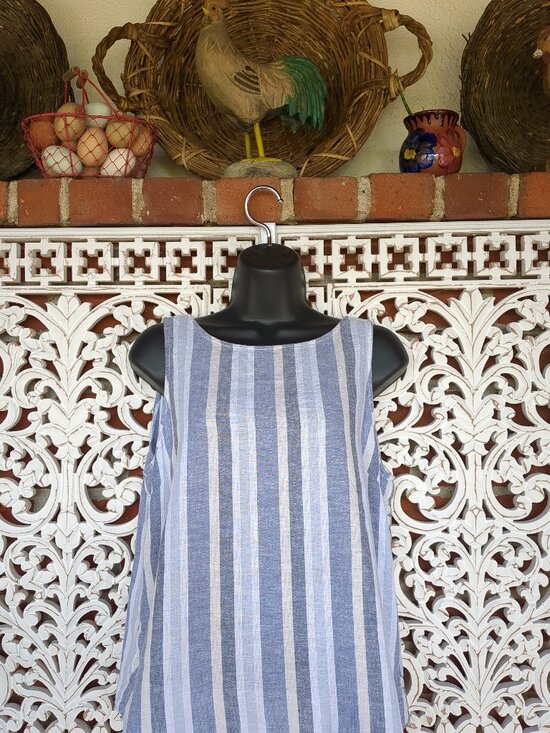 beachlunchlounge Tops - Sleeveless Stripped Tunic